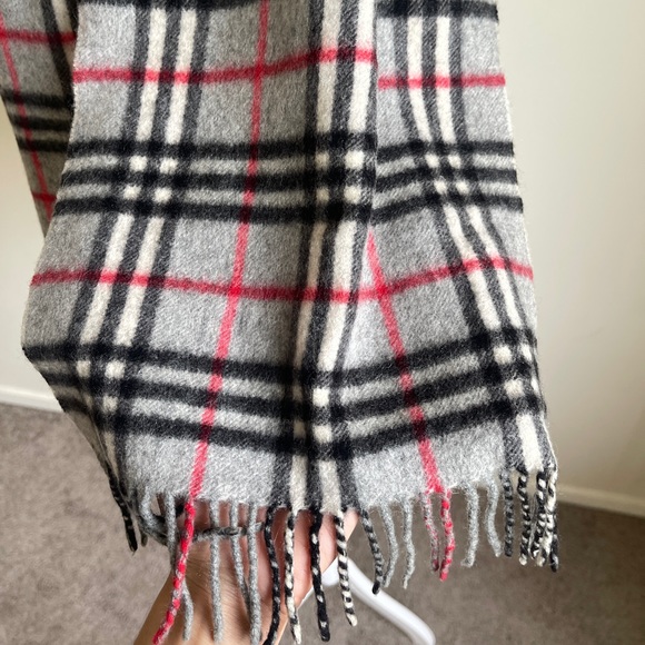Authentic burberry wool scarf - Picture 2 of 2